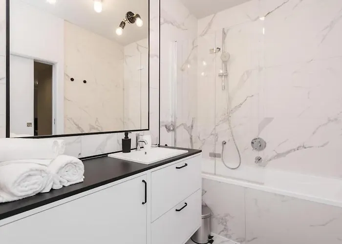 Urban - Luxury 2-bedroom, Mennica Residence&41 *